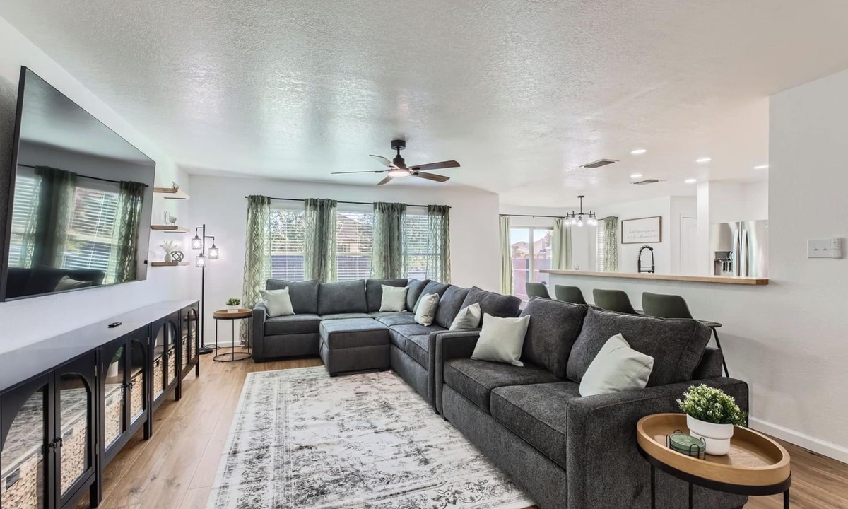 West San Antonio House | Gorgeous 5BR Gem w/Arcade Lackland BMT Seaworld