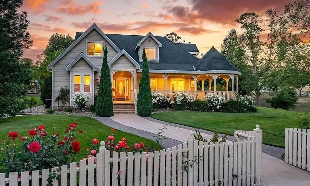 Atascadero House | Gorgeous 6BR Estate Yard and Barn
