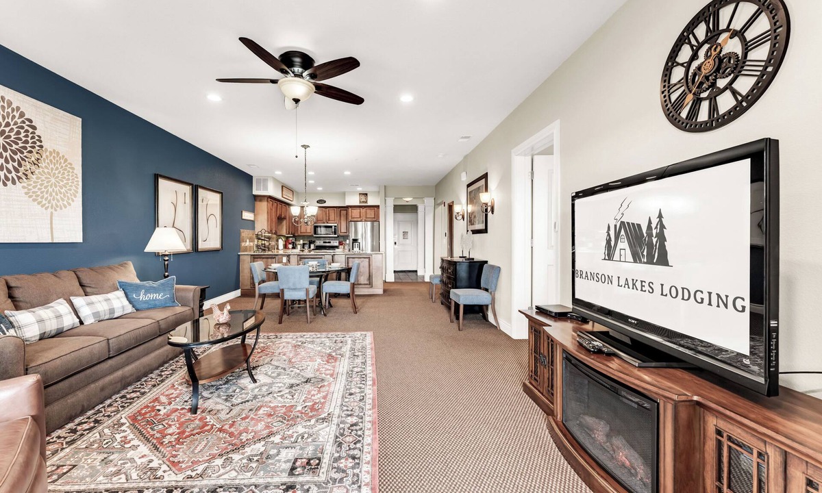 Branson Condo | Gorgeous and Large Condo, Elevator, Pool, Ozark Views! Close to Branson strip!