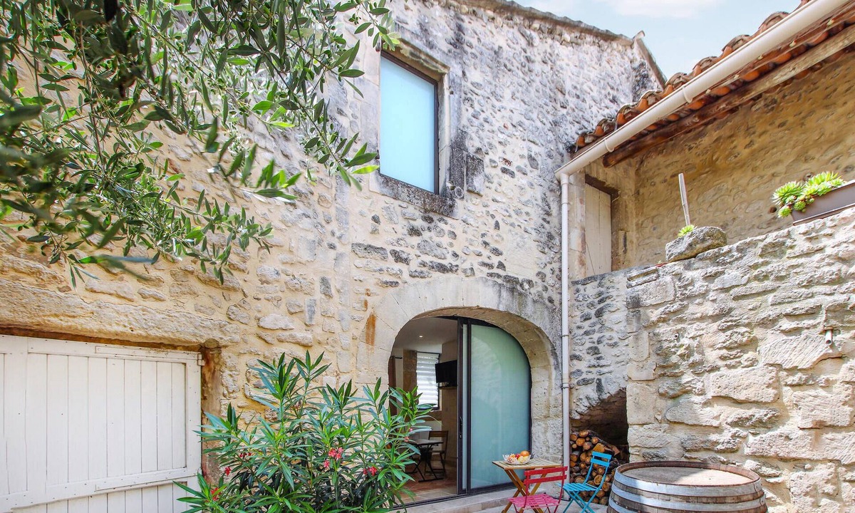 Saint-Restitut Apartment | Gorgeous apartment in St Restitut