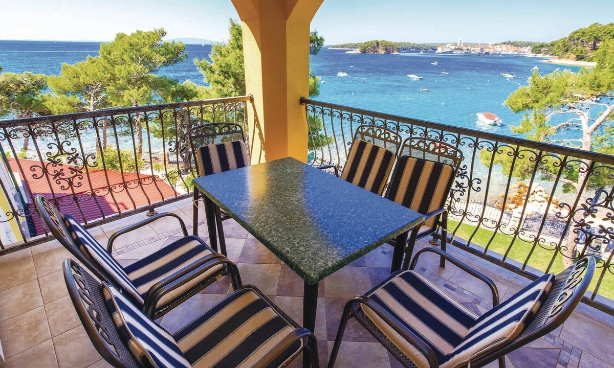 Banjol Apartment | Gorgeous apartment in Banjol with WiFi
