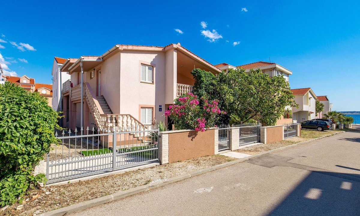 Povljana Apartment | Gorgeous apartment in Povljana with WiFi