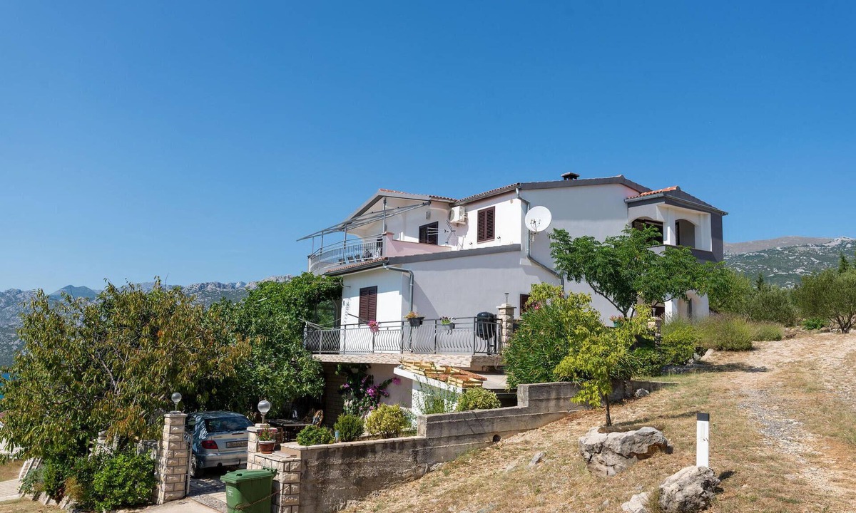 Rovanjska Apartment | Gorgeous apartment in Rovanjska with WiFi
