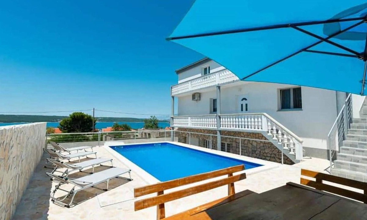 Gornji Karin Apartment | Gorgeous apartment in Obrovac with WiFi