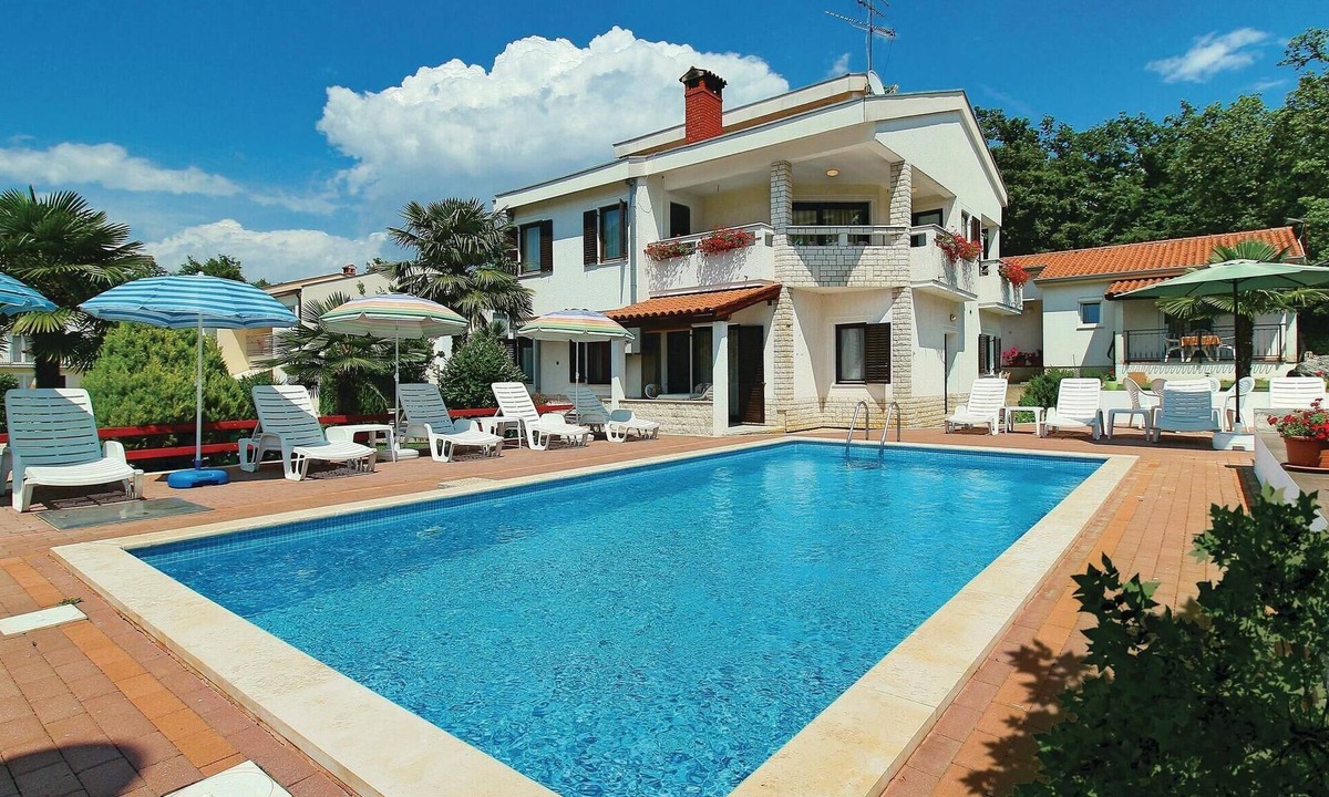 Kukci Apartment | Gorgeous apartment in Porec with swimming pool