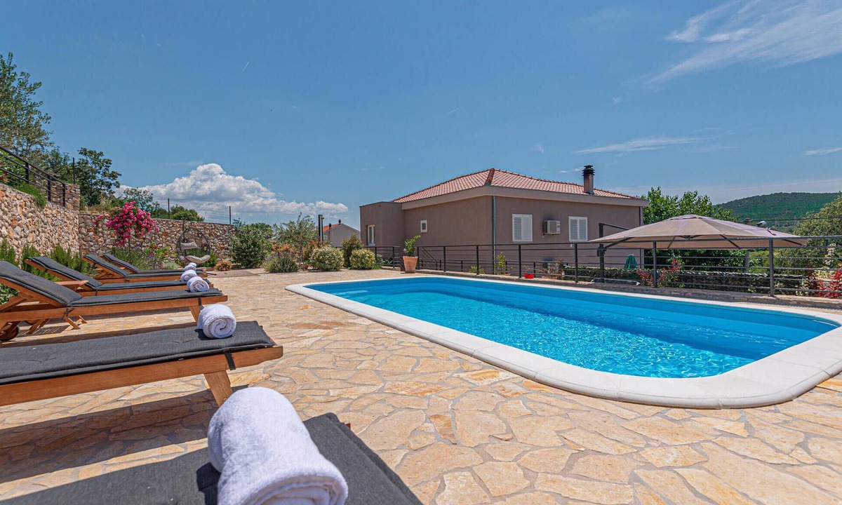 Bilice Apartment | Gorgeous apartment in Sibenik with swimming pool