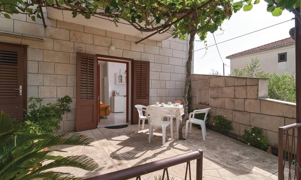 Supetar Apartment | Gorgeous apartment in Supetar with WiFi
