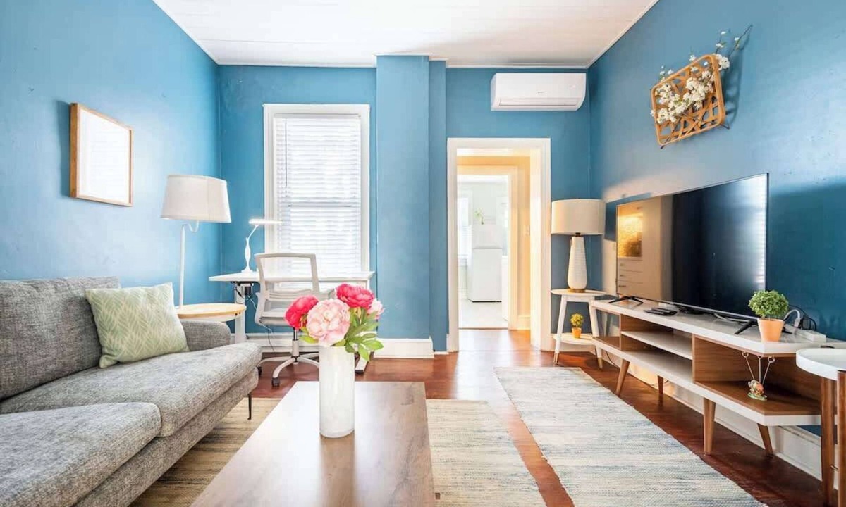 Wilmington Apartment | Gorgeous APT w King Bed full kitchen prvt laundry