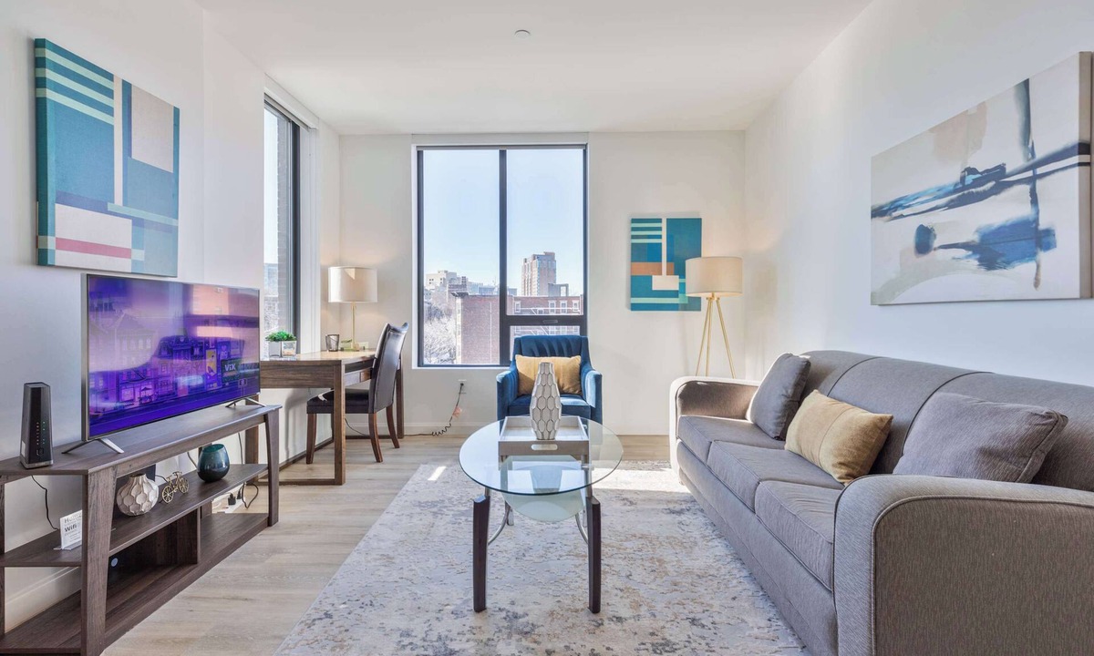 Fenway–Kenmore Apartment | Gorgeous Apt with Kitchen and Gym