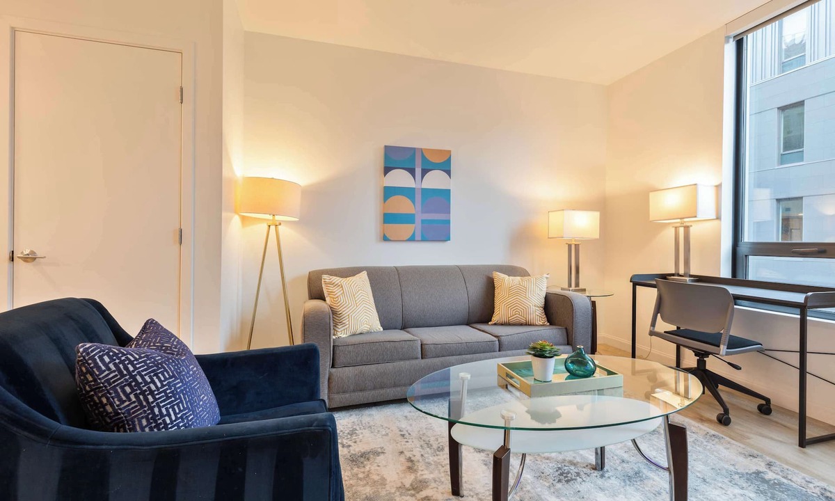 Fenway–Kenmore Apartment | Gorgeous Apt with Kitchen and Lounge