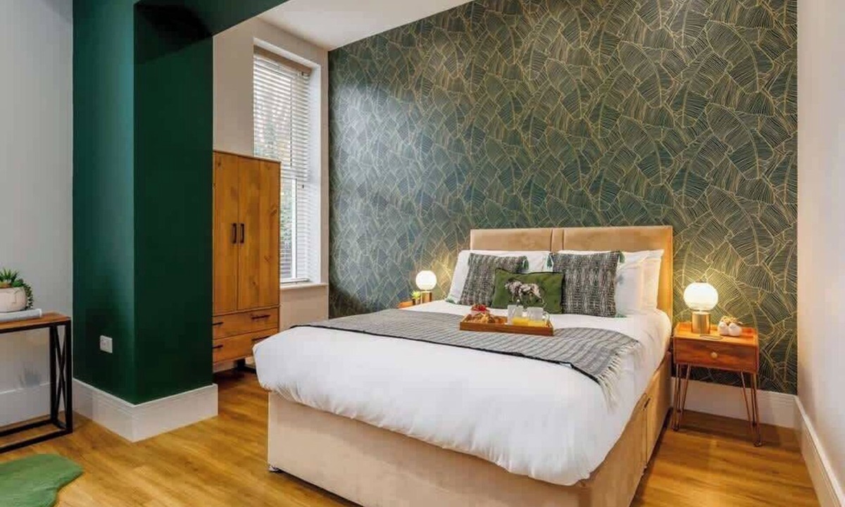 West Cliff Apartment | Gorgeous Beach-Front 2-Bed Apt w/Free Gym & PKG