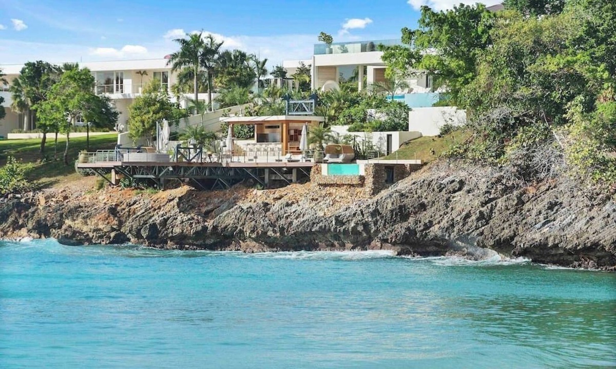 El Limon Villa | Gorgeous Beach House Perched Right Over the Ocean