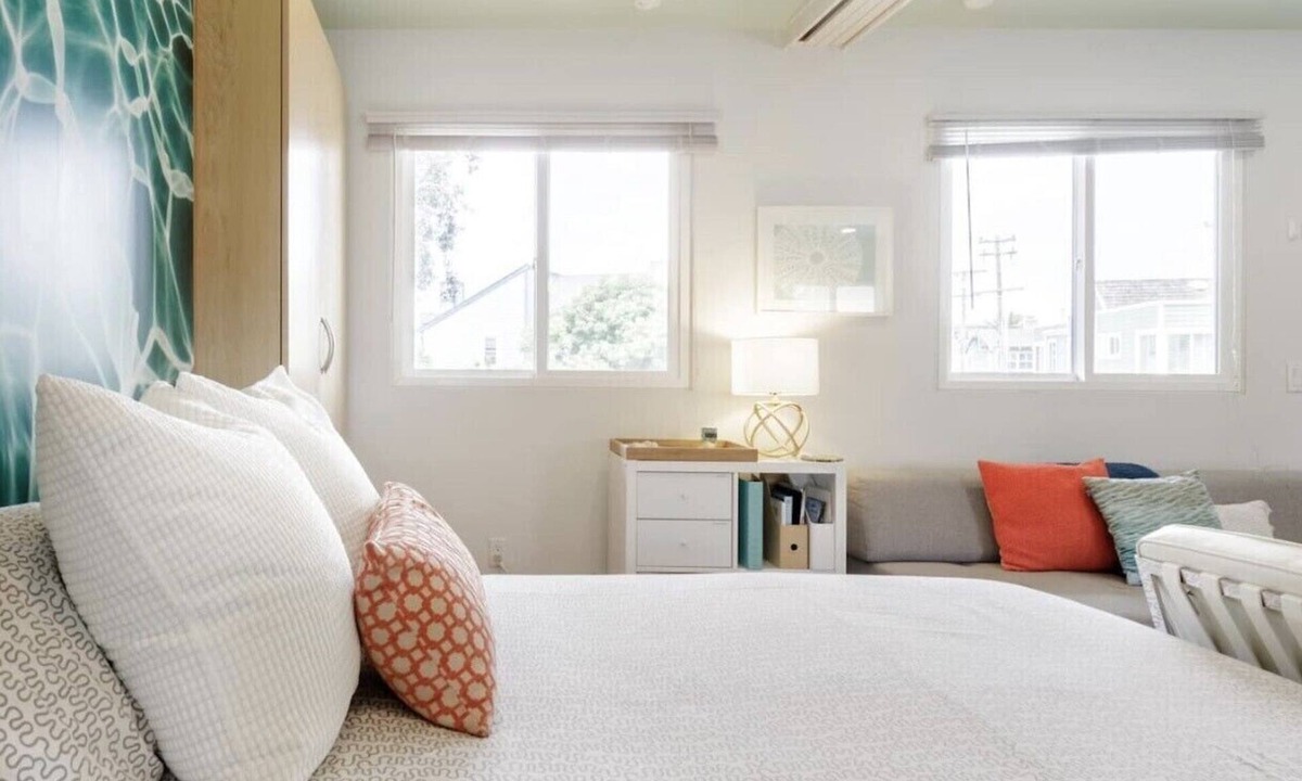 South Mission Beach Condo | Gorgeous Boardwalk Getaway AC, parking