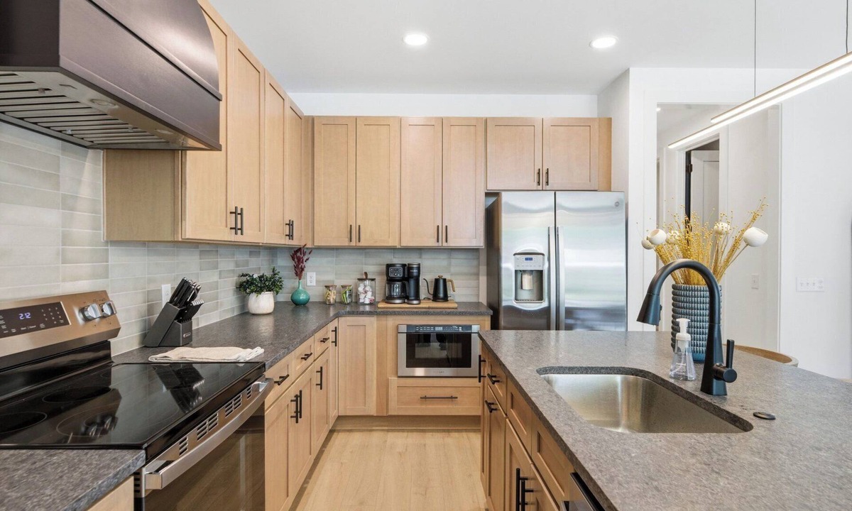 River District House | Gorgeous Brooklyn Arts District Designer Home w/ Parking & Patio