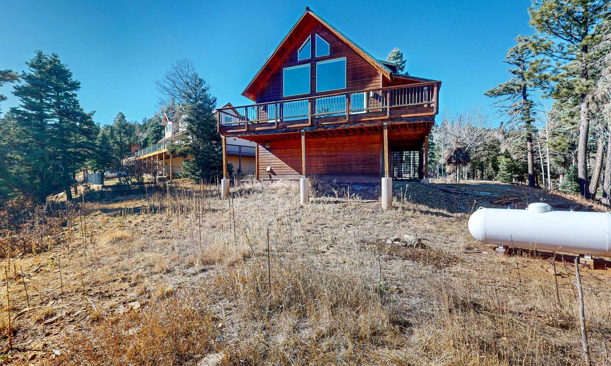 Angel Fire House | Gorgeous cabin-style home with mountain views, jetted tub, & shared amenities
