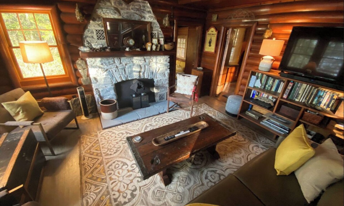 Smallwood Cabin | GORGEOUS CATSKILLS LOG CABIN