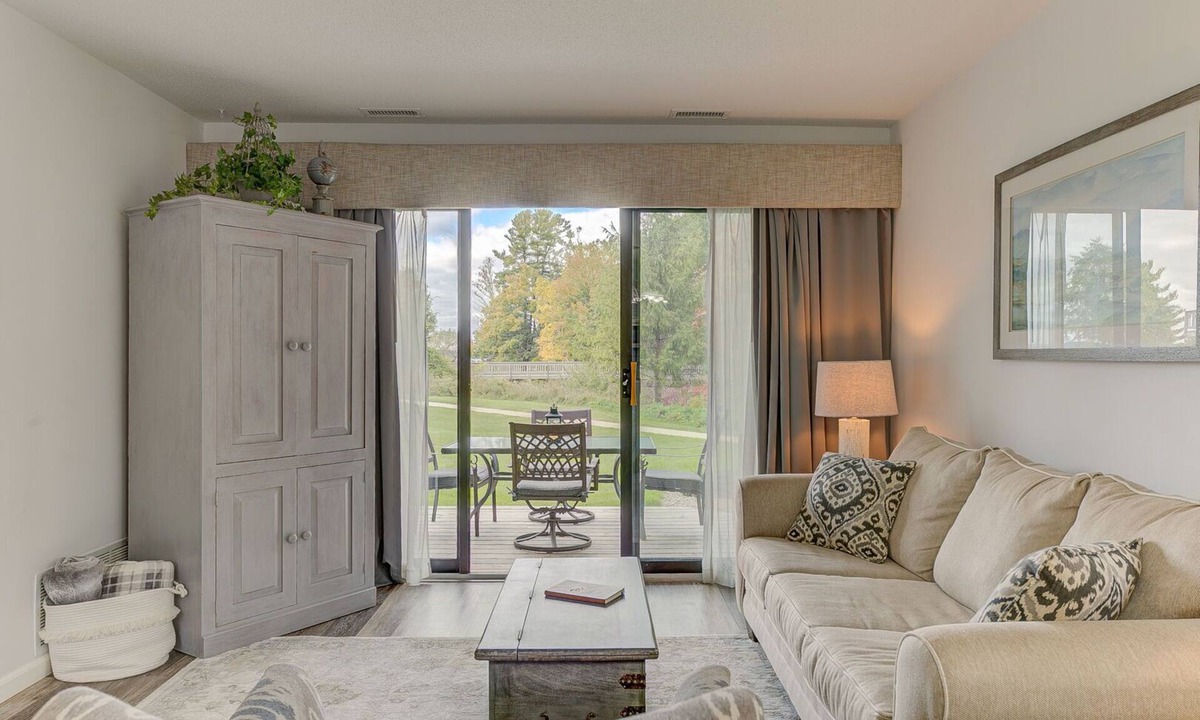 Acme Condo | 🏖️ Gorgeous Chic Beach Front Condo ➠ 5593