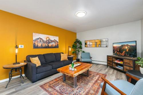 Old Town Apartment | Gorgeous Condo in the Heart of Old Town