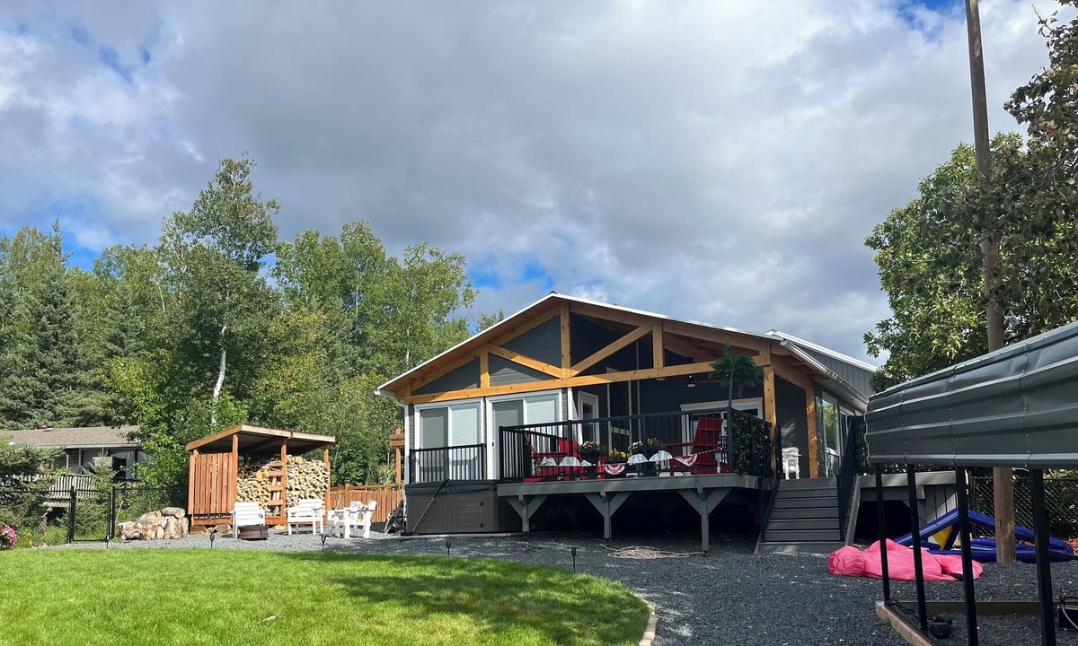 Pointe du Bois Cottage | Gorgeous cottage in Poplar Bay on the waterfront amid a 4 season playground