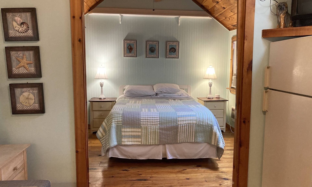 Hyannis Cottage | Gorgeous Cottage steps from the beach