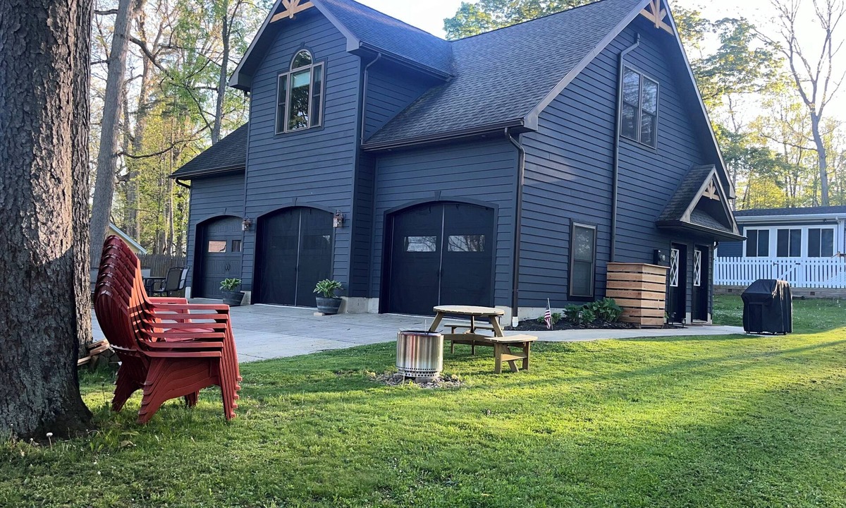 Hunt Cottage | Gorgeous cottage on Silver Lake. Golfing, boating, hiking and more!
