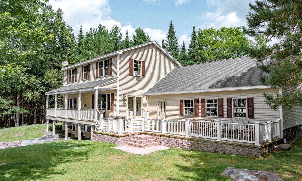 Beaver Cove House | Gorgeous Cottage with Hot-tub and Games in Beaver Cove, Maine