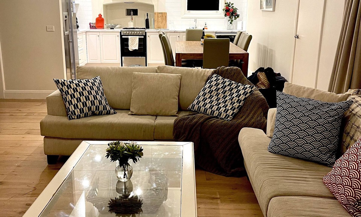 Romsey Cottage | Gorgeous Cottage with open fireplace and Fire Pit