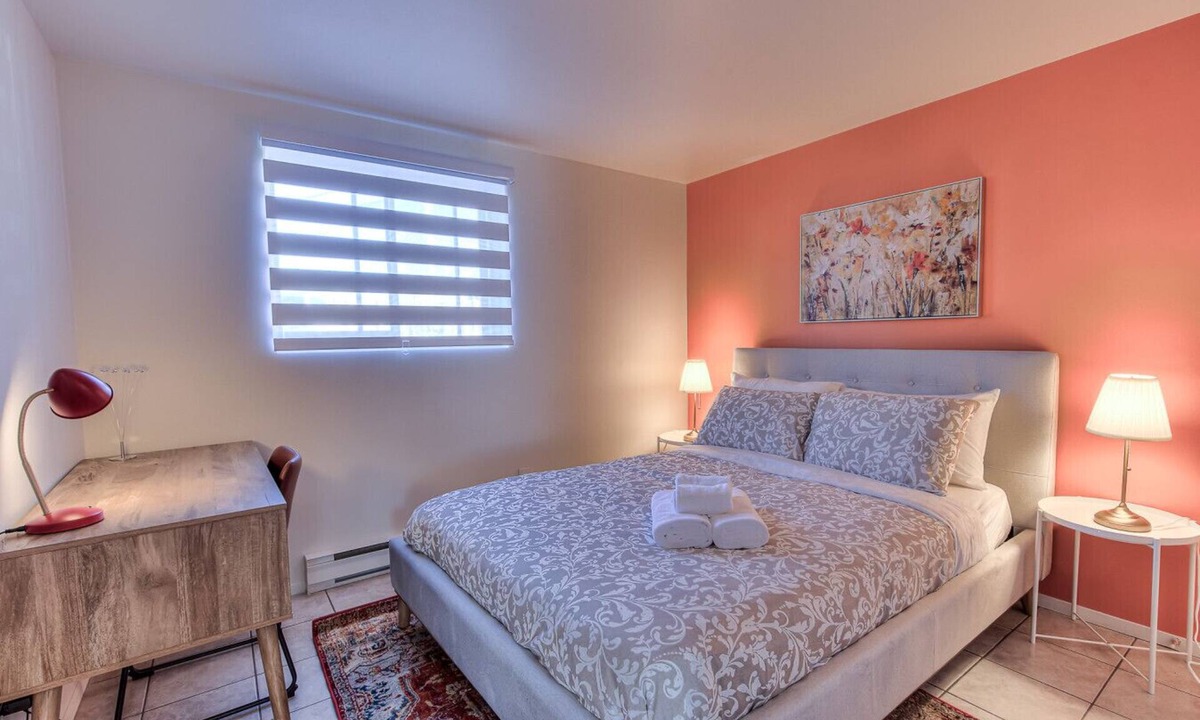 Sainte Genevieve Apartment | Gorgeous & Cozy 2 Bedroom Apt with Free Parking