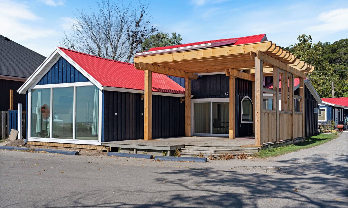 Turkey Point House | Gorgeous Cozy Lake-Front Home (FREE PONTOON/SEADOO RENTAL INCLUDED)
