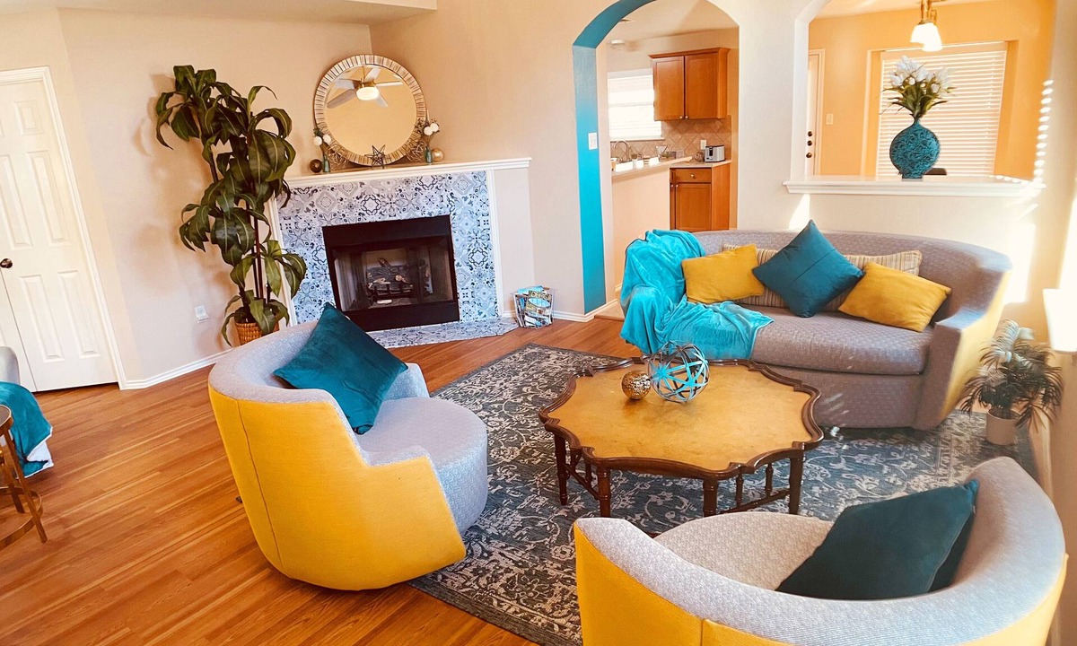 Pflugerville House | Gorgeous Cozy North Austin 4BR Sleeps 14