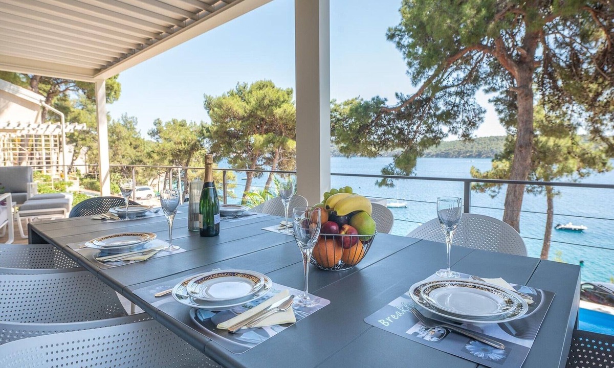 Cove Murtar Villa | Gorgeous Croatian Villa | Villa Hana | 3 Bedrooms | Heated Pool | Mooring