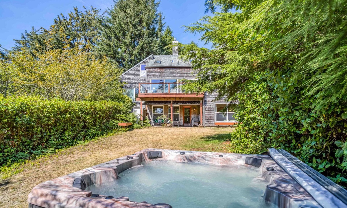 Otter Rock House | Gorgeous Custom Home with Ocean Views