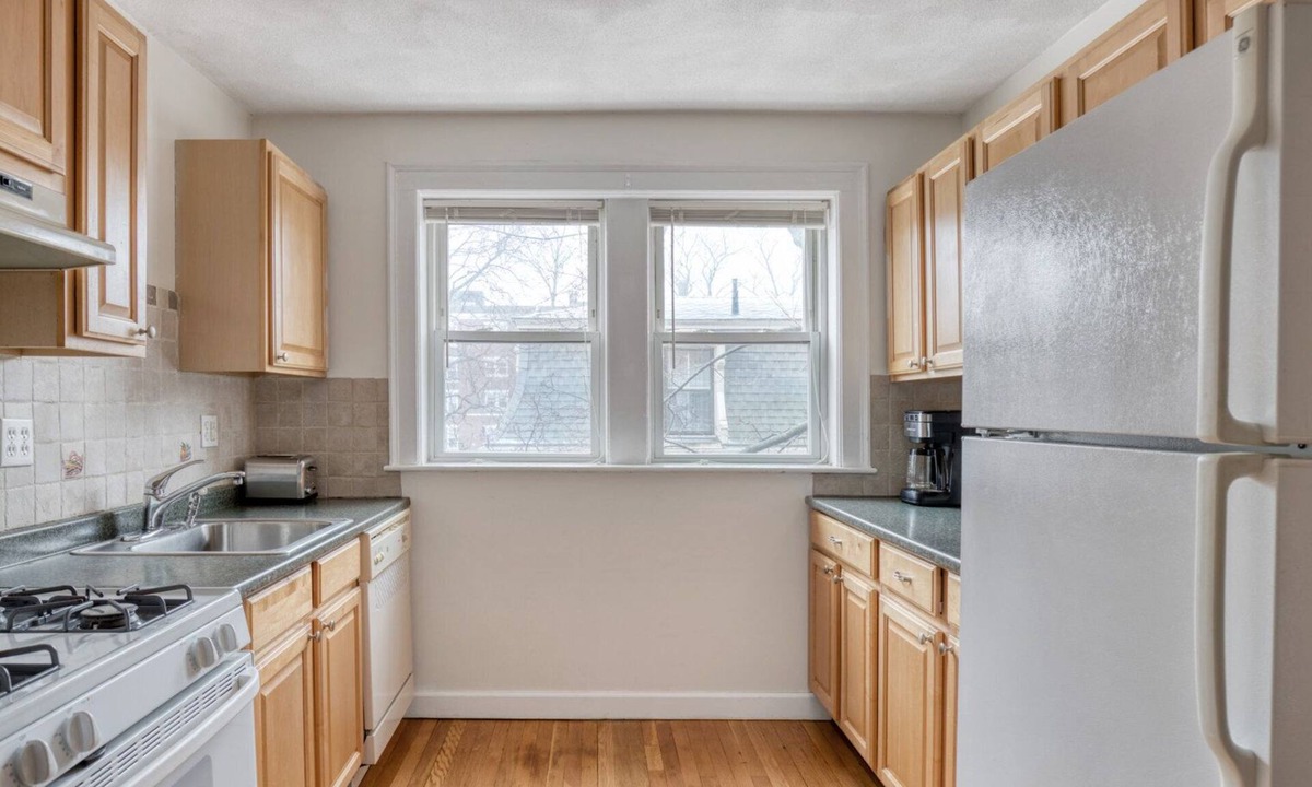 Somerville Apartment | Gorgeous Davis Square Studio nr Davis Square T, by Blueground