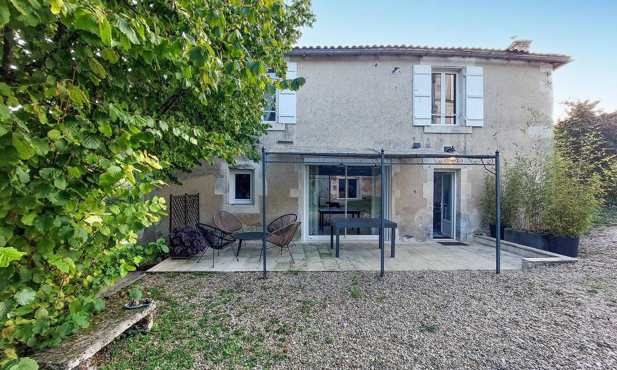 Dompierre-sur-Charente House | Gorgeous home in Dompierre-Sur-Charente