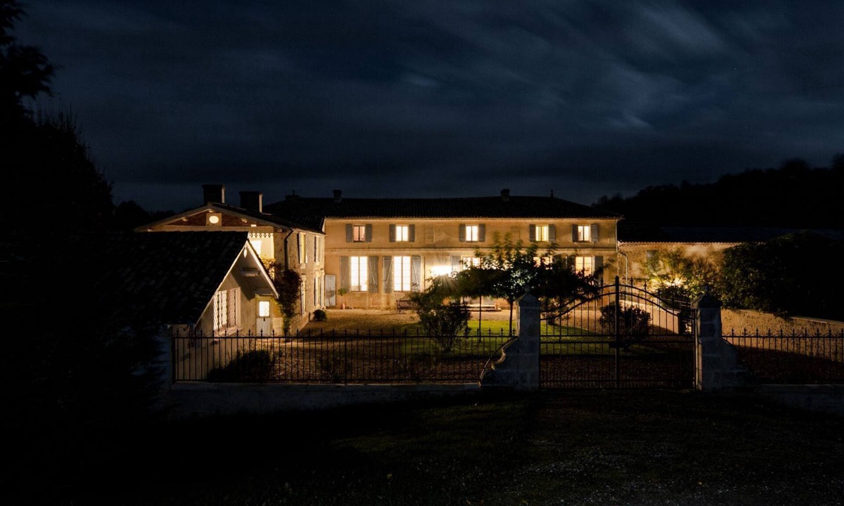 Boisredon Cottage | Gorgeous Gite in peaceful setting with pool & lake