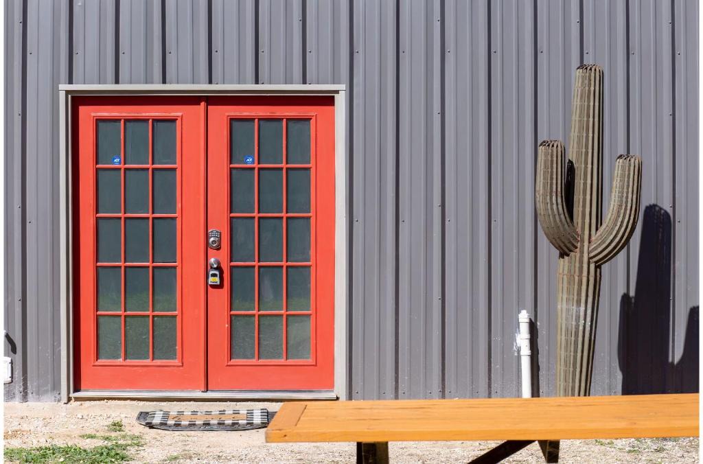 Near East Side House | Gorgeous Guesthouse Near Amazing Downtown