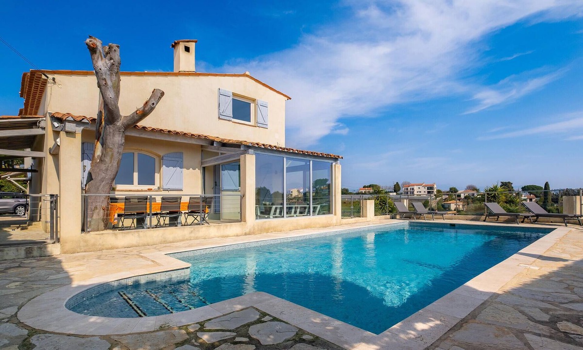Montaleigne House | Gorgeous home in Saint-Laurent-du-Var