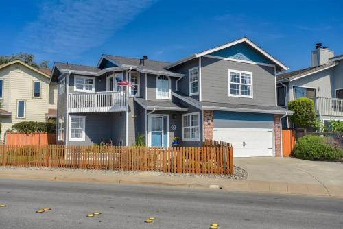 El Granada Villa | Gorgeous Half Moon Bay Home