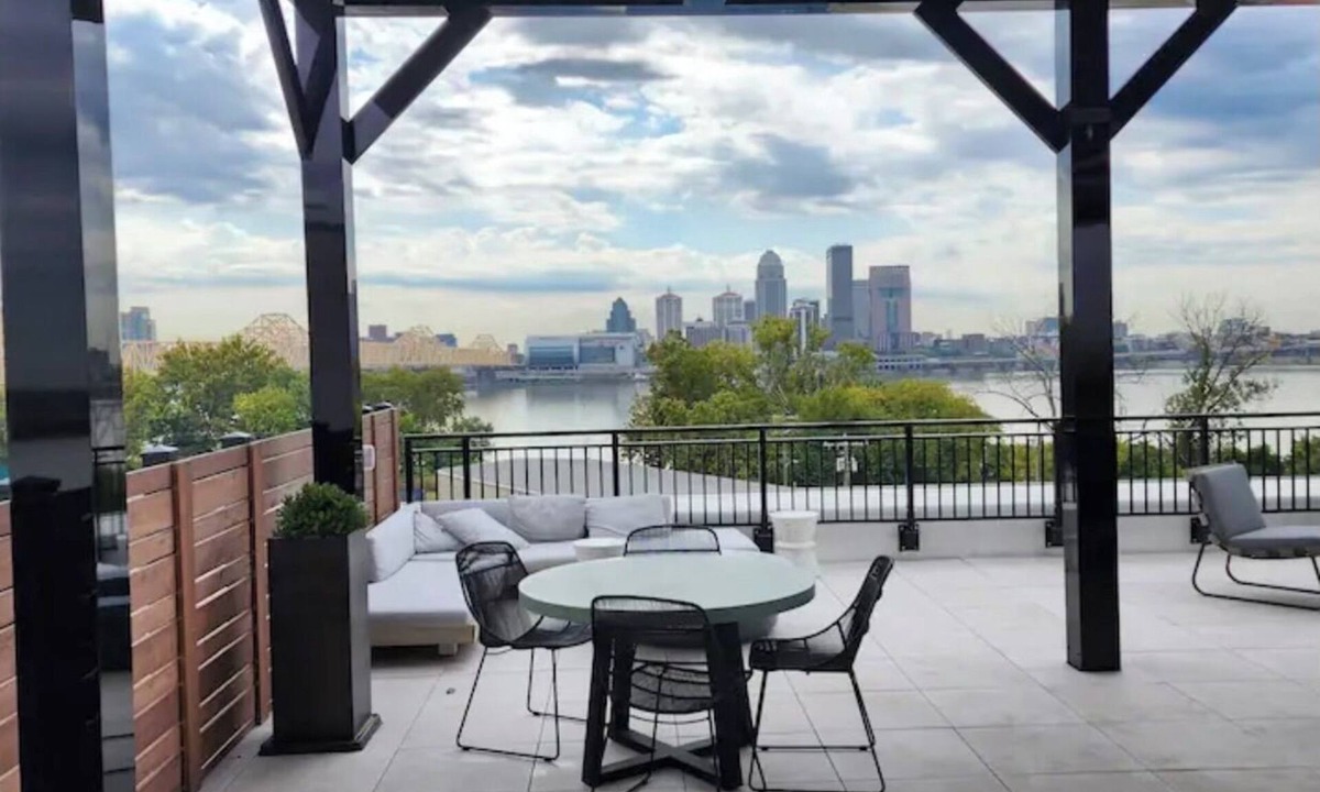 Clarksville Apartment | Gorgeous High-Rise On The River