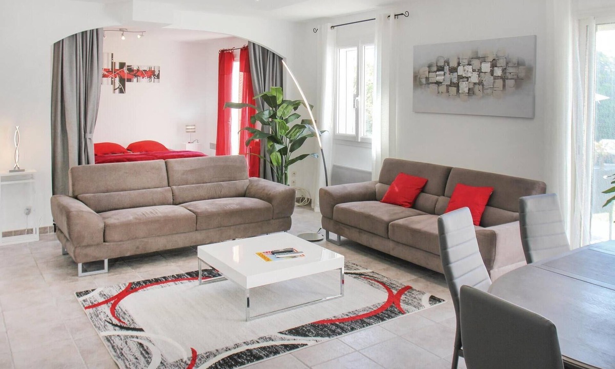 Salon-de-Provence House | Gorgeous home in Salon de Provence