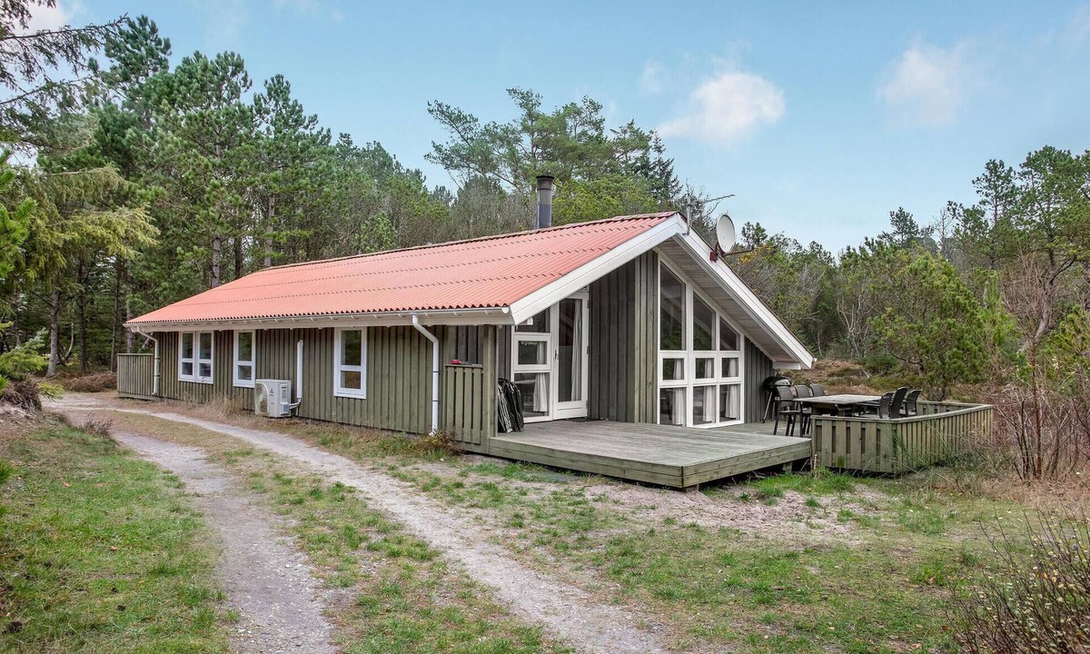 Aalbaek House | Gorgeous home in ålbæk with kitchen