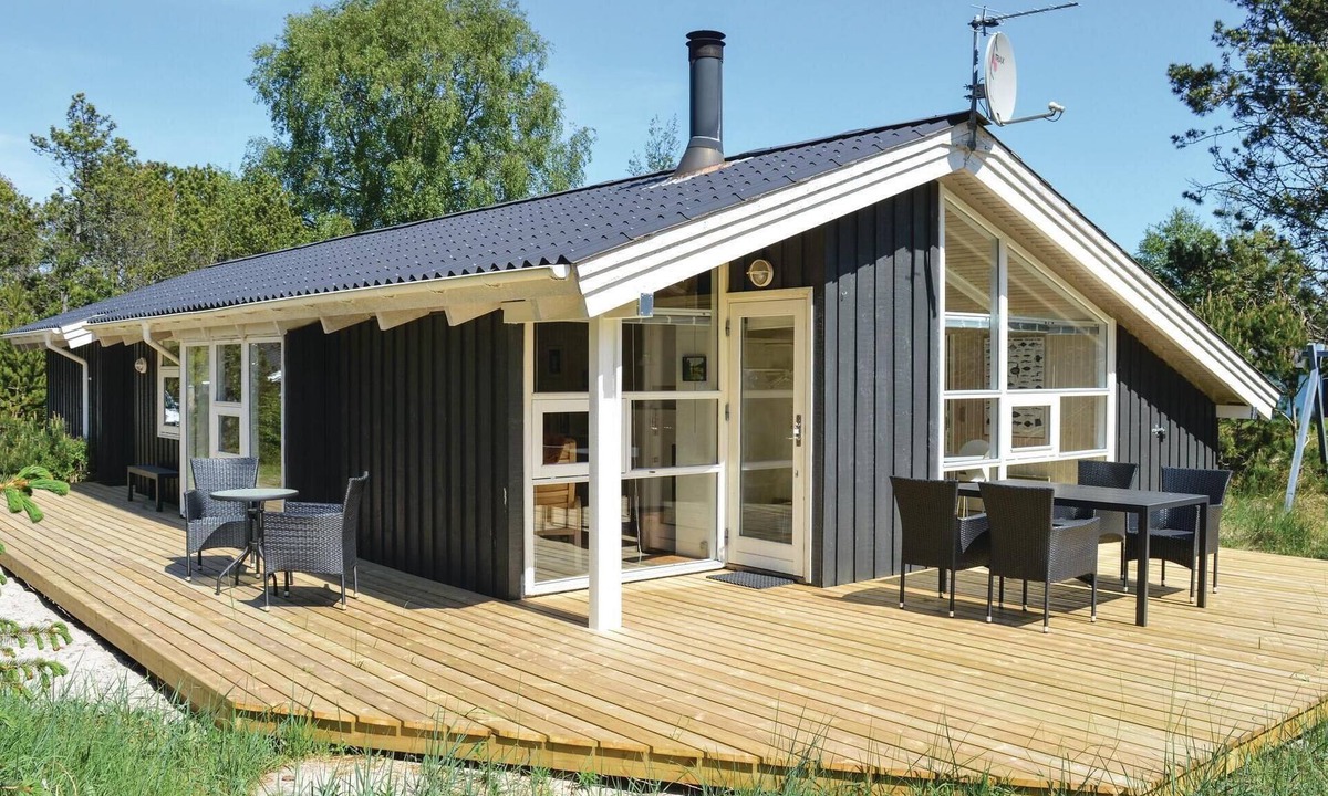 Aalbaek House | Gorgeous home in ålbæk with kitchen