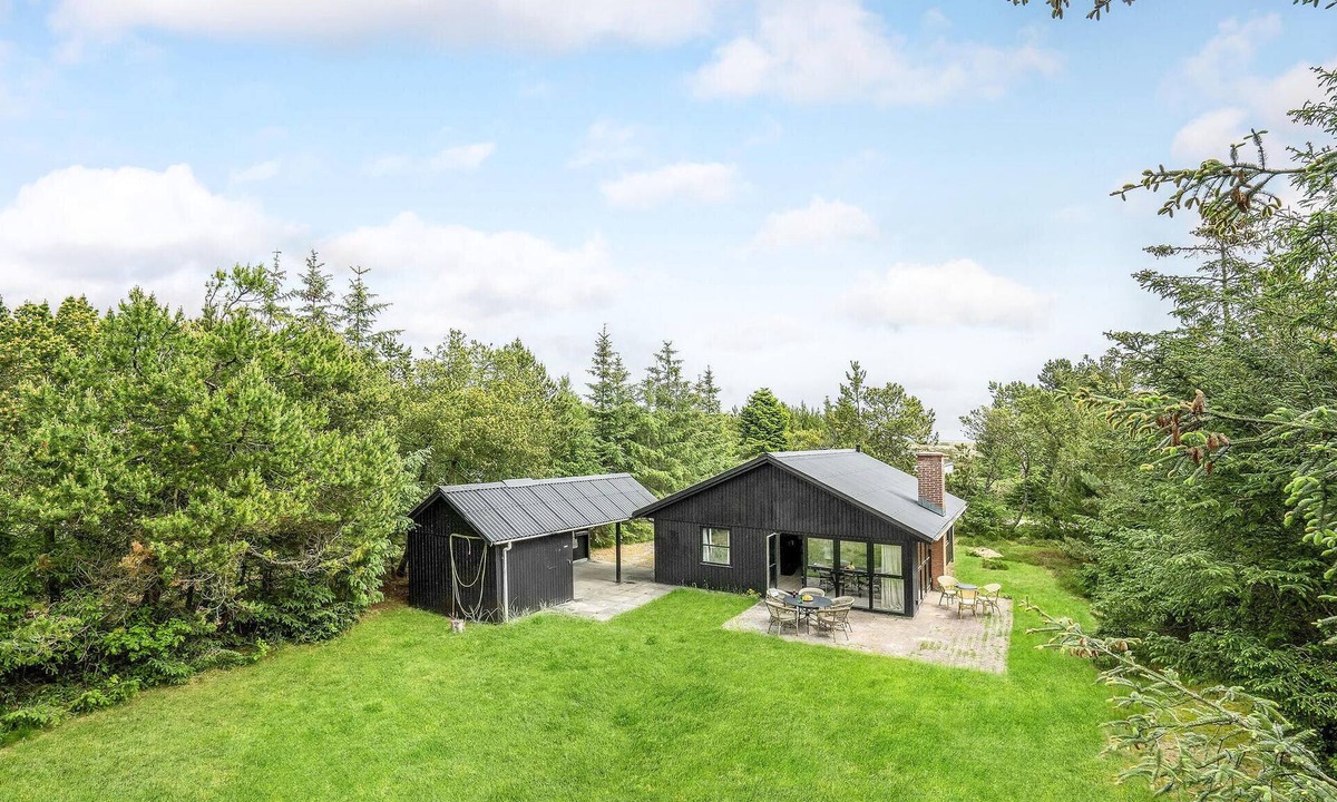 Aalbaek House | Gorgeous home in ålbæk with kitchen