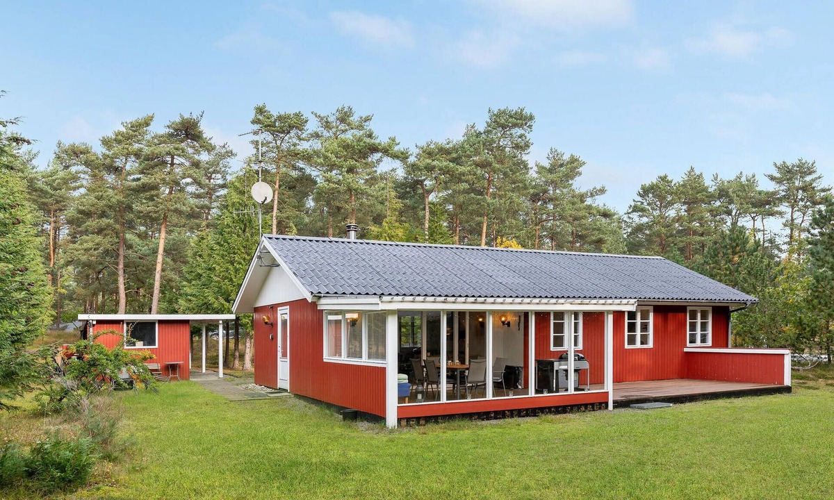 Sømarken House | Gorgeous home in Aakirkeby with sauna