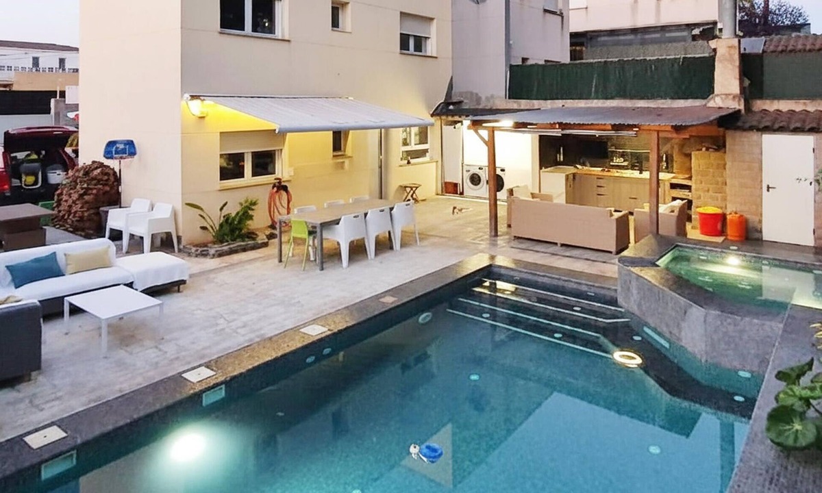 L'Alcora House | Gorgeous home in Alcora with heated swimming pool
