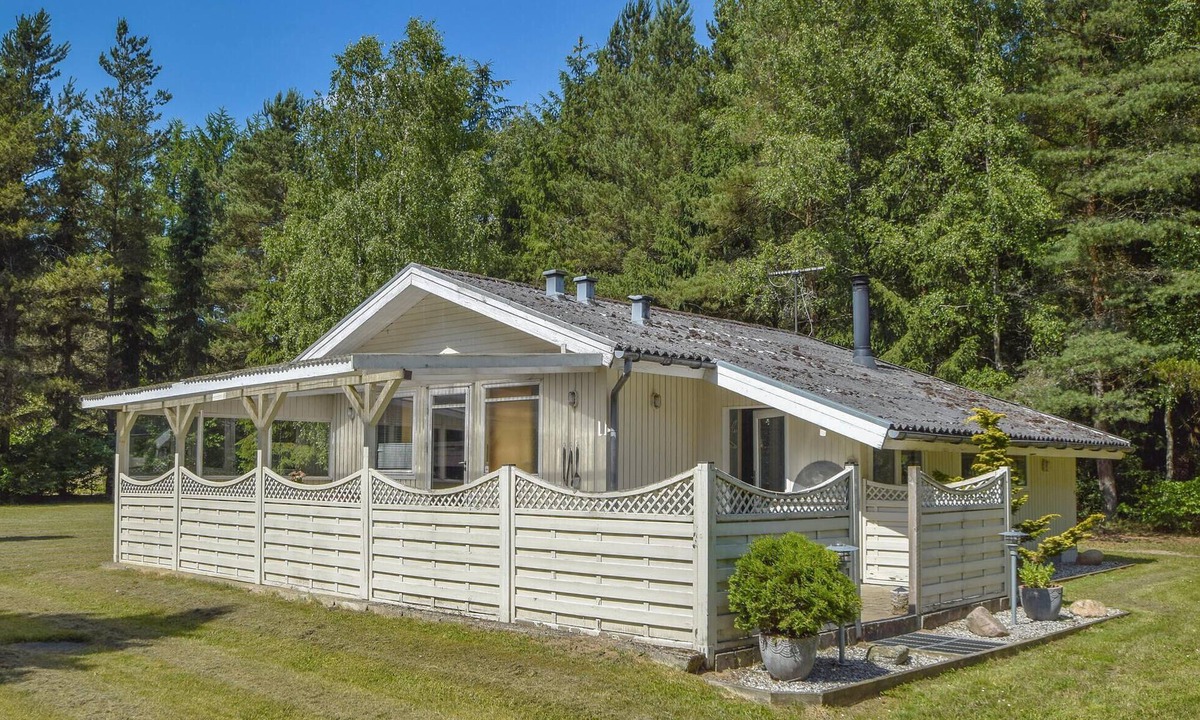 Ans House | Gorgeous home in Ans By with kitchen