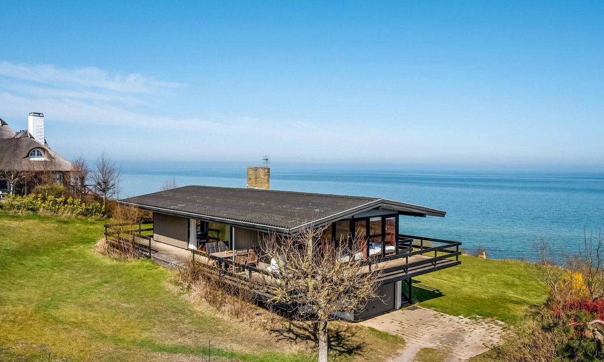 Hoeve Strand House | Gorgeous home in Asnæs with WiFi