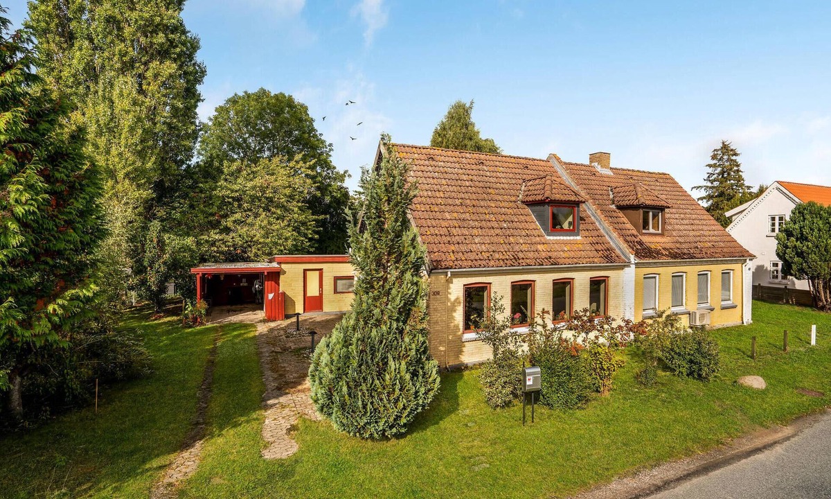 Bandholm House | Gorgeous home in Bandholm with kitchen