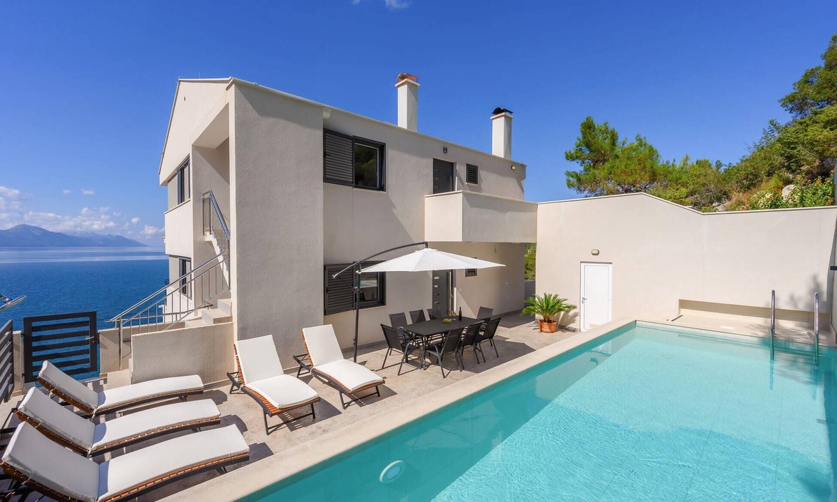 Blace House | Gorgeous home in Blace