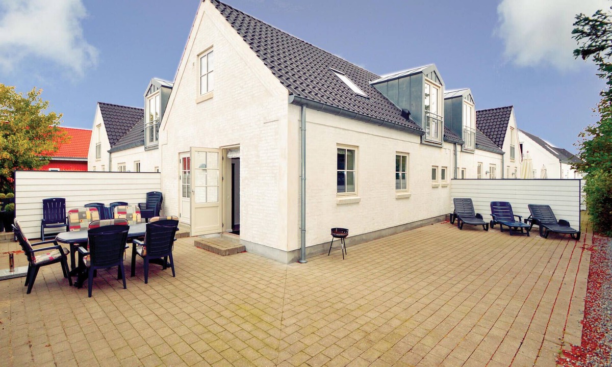 Blavand Strand House | Gorgeous home in Blåvand with sauna